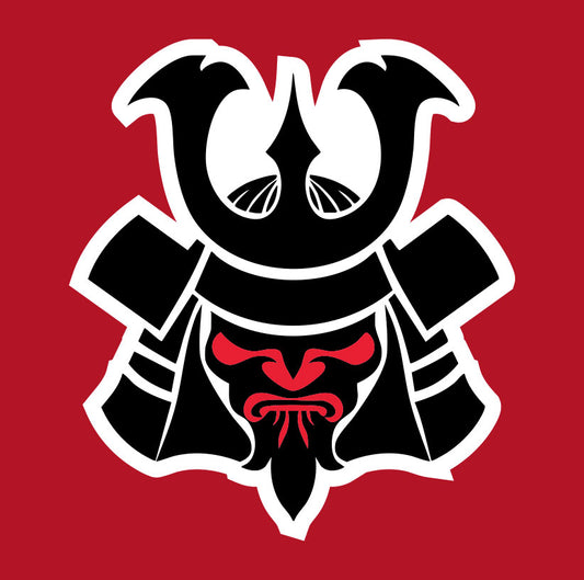 Masque de samouraï japonais stylisé noir et rouge avec casque à cornes sur fond rouge
